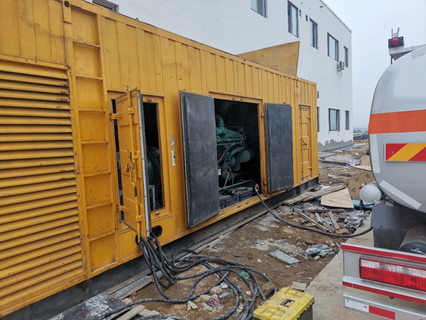 囊谦如何在发电机出租合同中约定设备的维修和保养责任？