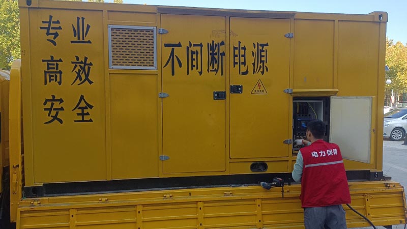 囊谦柴油发电机组和UPS电源配合使用时，如何避免切换过程中的电力中断？