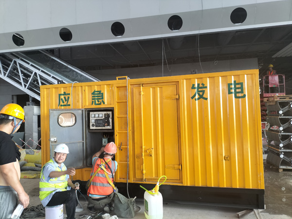 囊谦怎样判断空气滤清器是否需要更换？